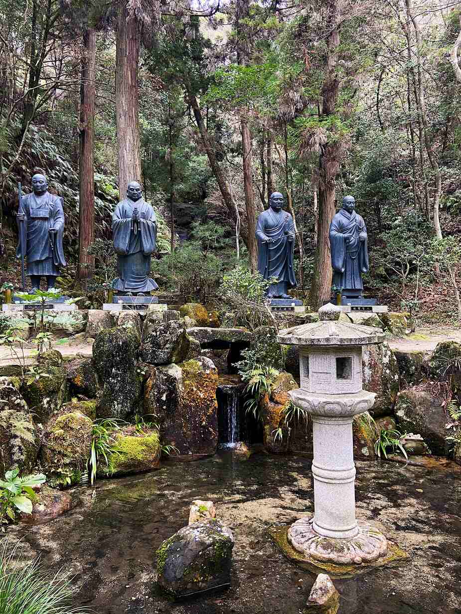 Beelden bij Mitaki-dera tempel