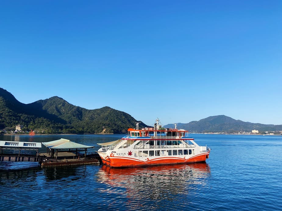 Met de boot van Hiroshima naar Miyajima