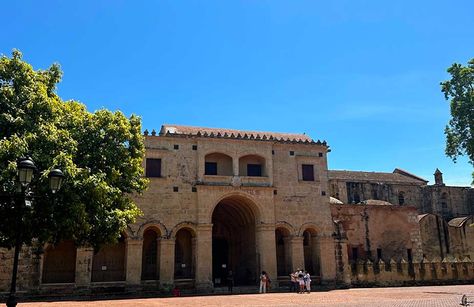 De oude kathedraal in Santo Domingo