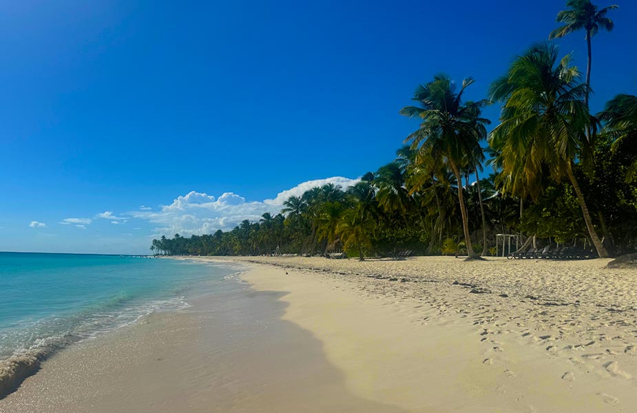 Genieten op dit prachtige tropische strand op de Dominicaanse Republiek