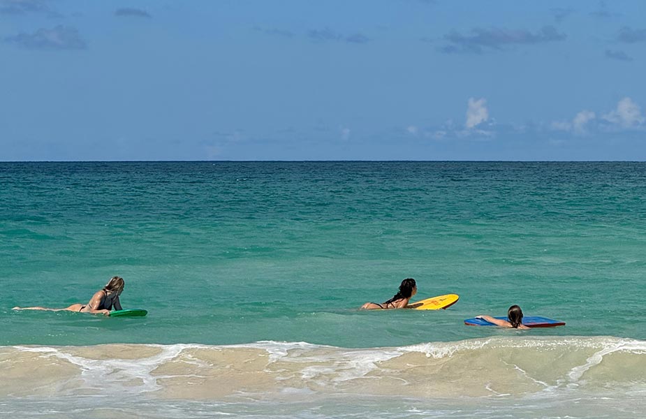 Aan het bodyboarden bij het strand van Macao