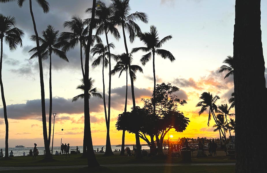 Zonsondergang op Waikiki Beach